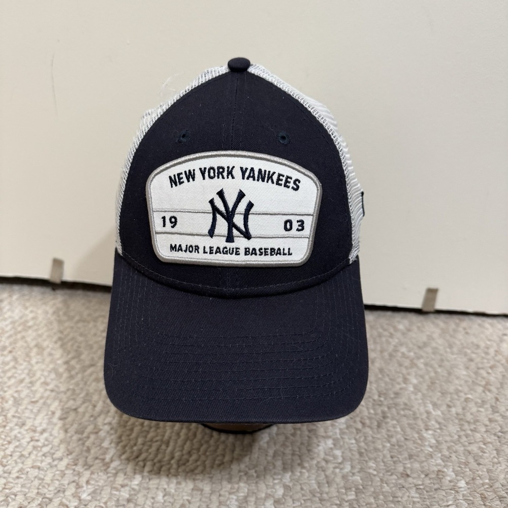 New York Yankees Patch Cap New Era Blue Deck Trucker 9FORTY Snapback OSFA Hat